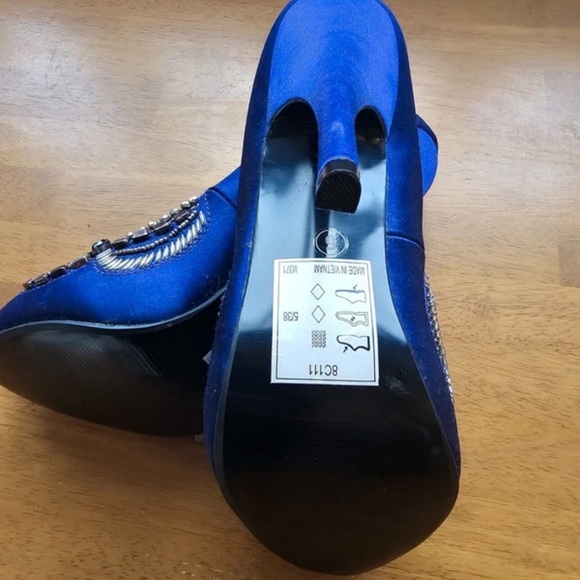 Elegant Blue Satin Heels with Beaded Design - Picture 4 of 5
